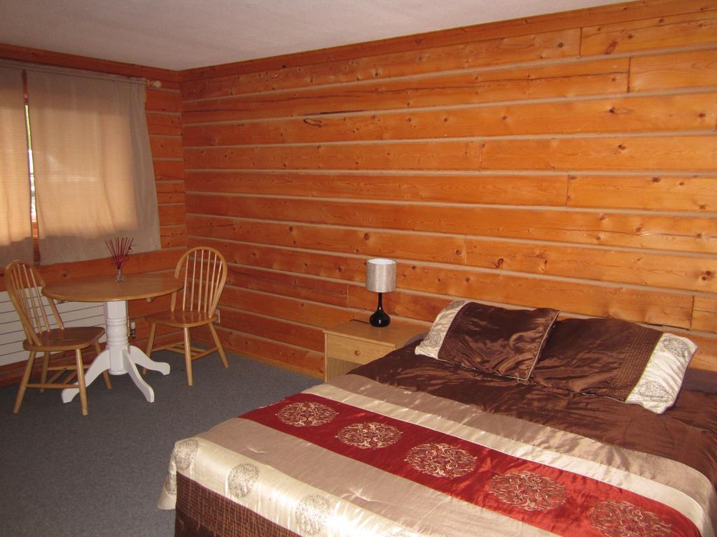 ווייטהורס Spirit Lake Lodge חדר תמונה